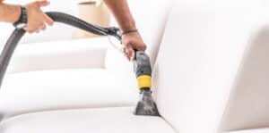 خدمة تنظيف المفروشات والسجاد - عن قرب.